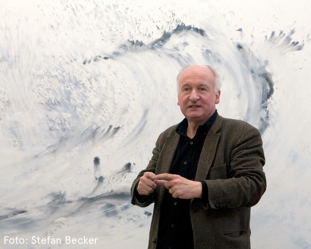 Der Künstler Peter Heber in seinem Atelier Entdecken Sie Werke von Peter Heber bei Kunsthaus ARTES.