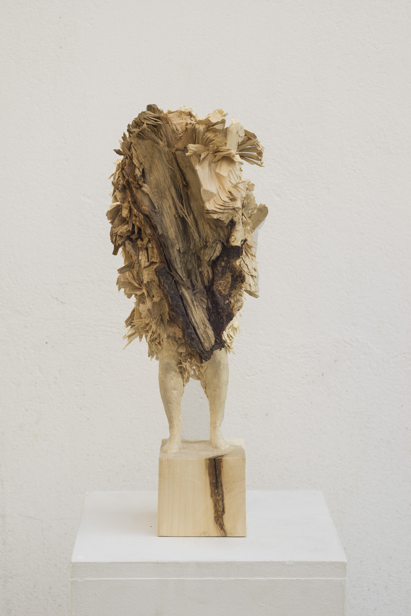 Skulptur "Ohne Titel" (2019) (Unikat), Holz von Edvardas Racevicius