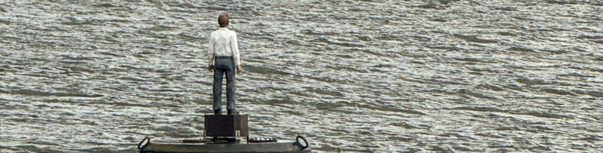 Stephan Balkenhols "Mann auf Boje" in Hamburg Stephan Balkenhols "Mann auf Boje" in Hamburg