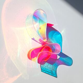 Object "Dichroic / Neon Pembe Squiggle" (2024) (Unique piece) by Selcuk Dizlek