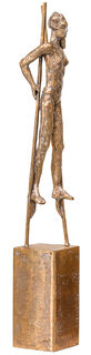 Skulptur "Stelzenläuferin" (2023), Bronze von Dagmar Vogt