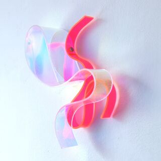 Object "Dichroic / Neon Pembe Squiggle" (2024) (Unique piece) by Selcuk Dizlek