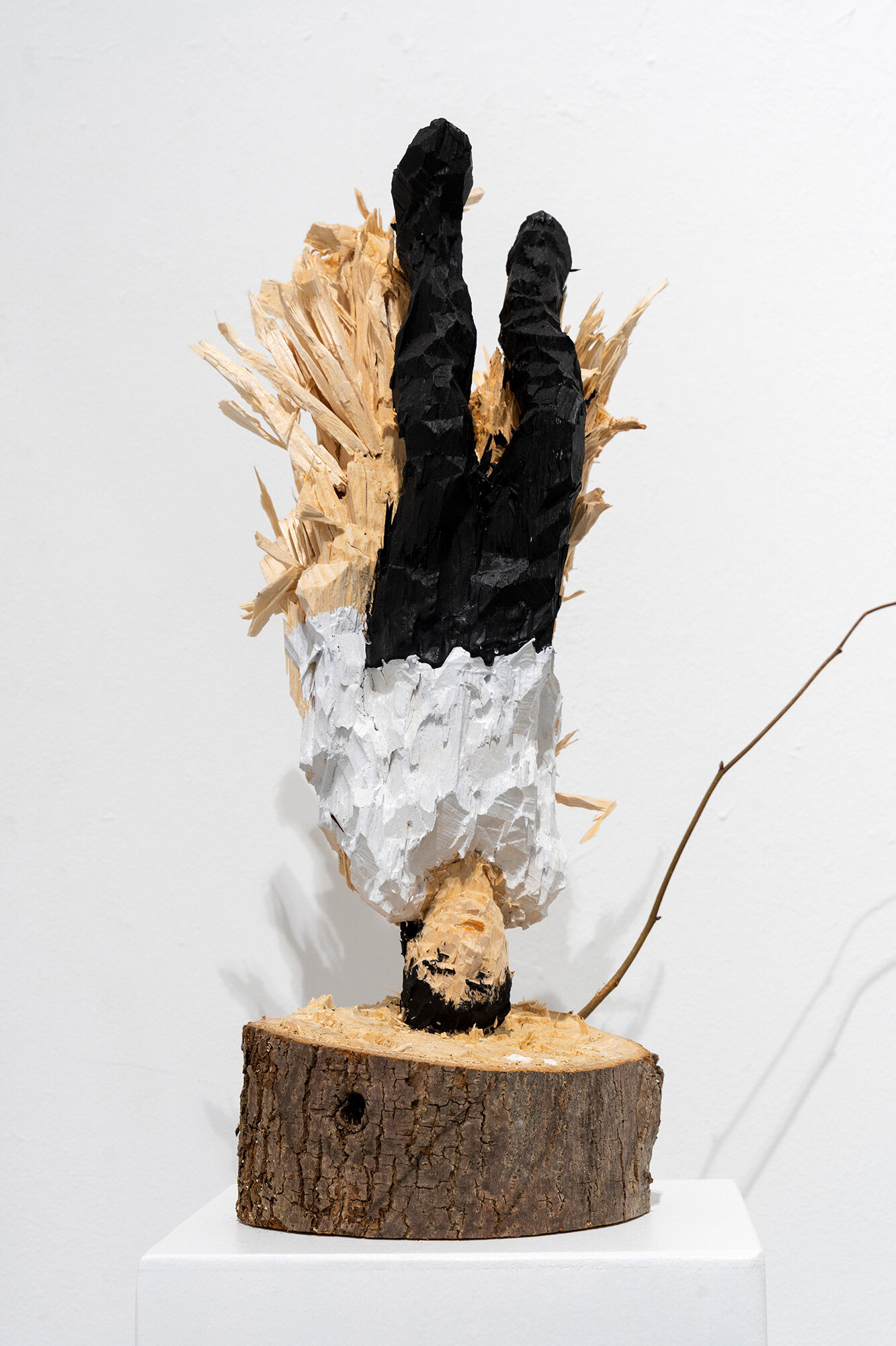 Skulptur "Ohne Titel" (2022) (Unikat), Holz von Edvardas Racevicius