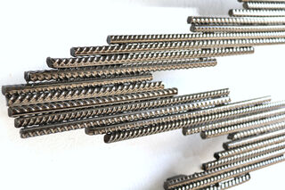 Objet mural "Momentum Smokey Metal" (2025) (Pièce unique) de Christine Liebich