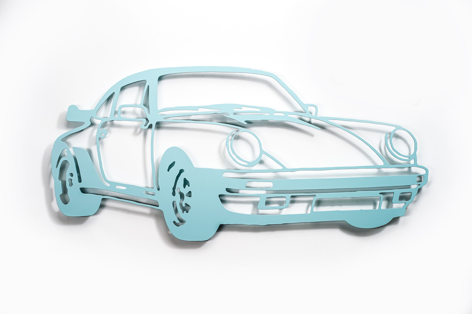 Objet mural "Porsche 911 Turbo (Light Blue)" (2022) (Pièce unique en série) de Jan M. Petersen