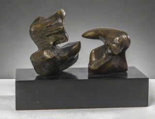 Skulptur "Maquette for Two Piece Reclining Figure: Points" (1969) Bronze