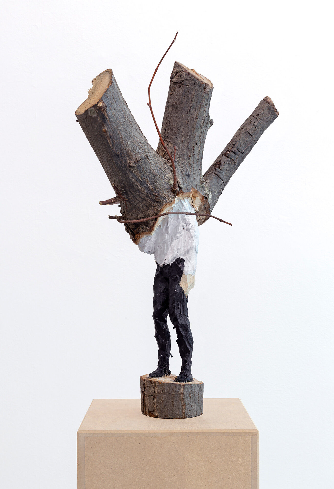 Skulptur "Ohne Titel" (2021), Holz von Edvardas Racevicius