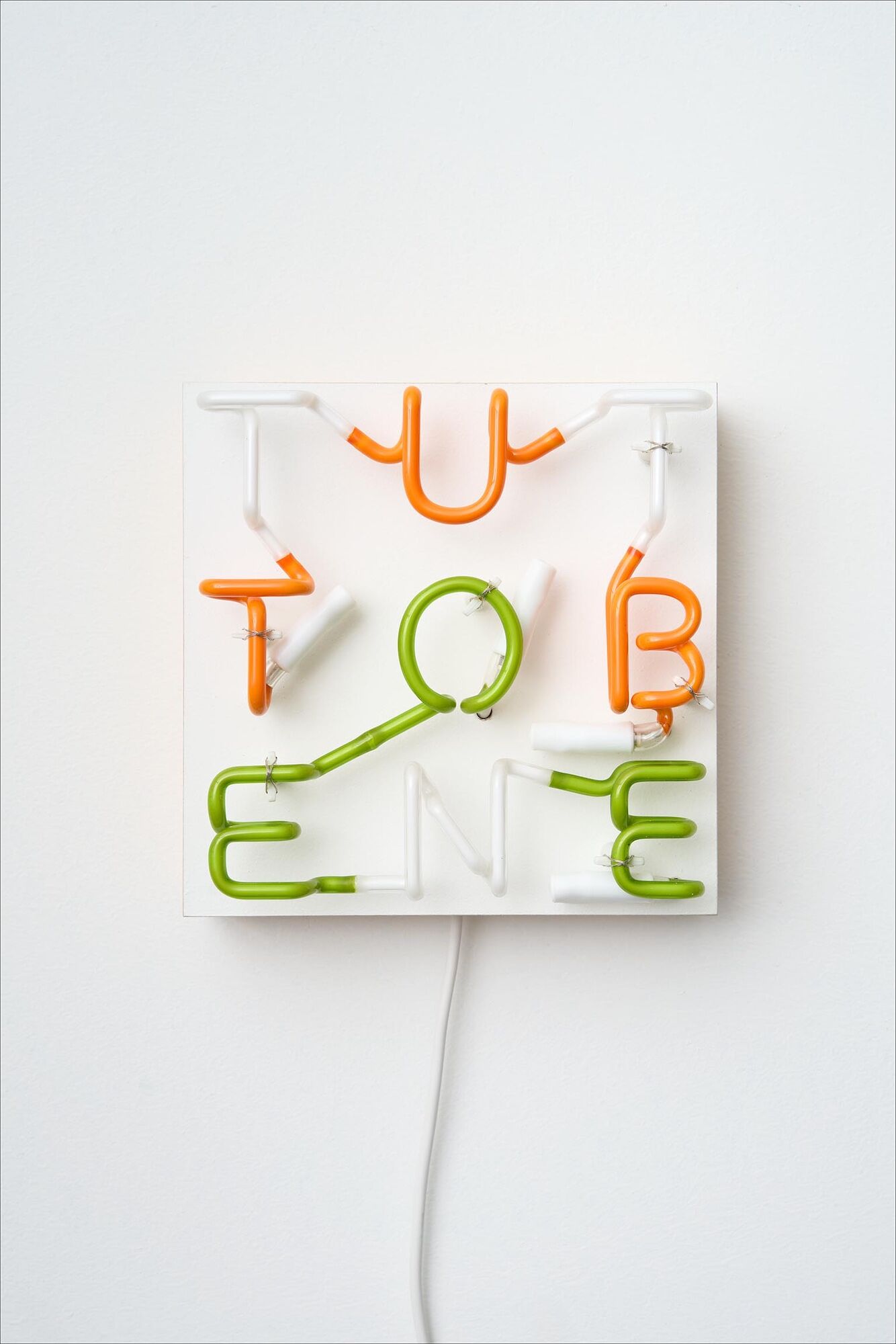 Objet mural "TUTTOBENE" (2023) de Albert Hien