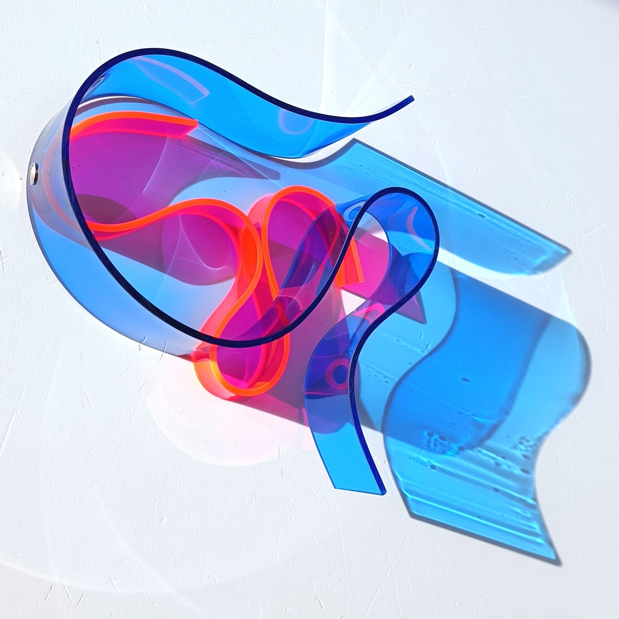 Object "Mavi / Neon Pembe Squiggle" (2024) (Unique piece) by Selcuk Dizlek